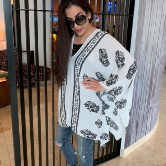 New LAST 1 Boho Bohemian Oversized Flowy Kimono Top white Black Mixed Print Top - Picture 9 of 15